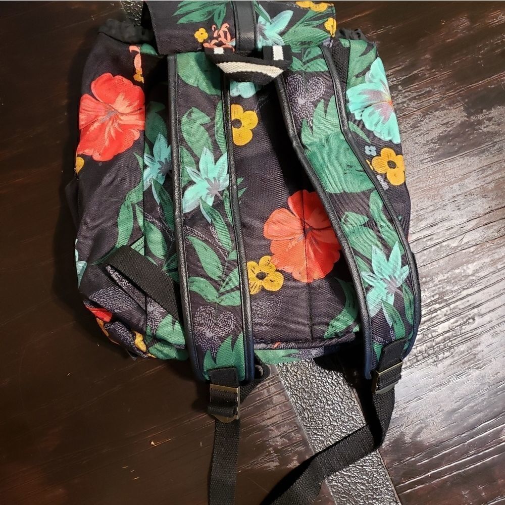 Mossimo floral backpack   - Picture 2 of 8